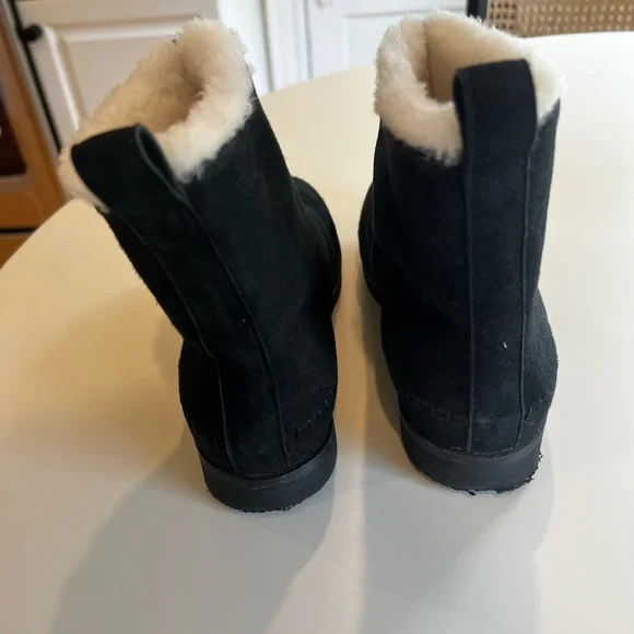 Barely worn, Jenni Kayne shearling lined suede boots